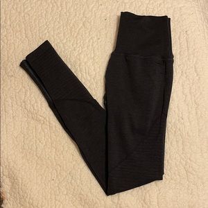 Alphalete Og revival leggings in color sea pebble